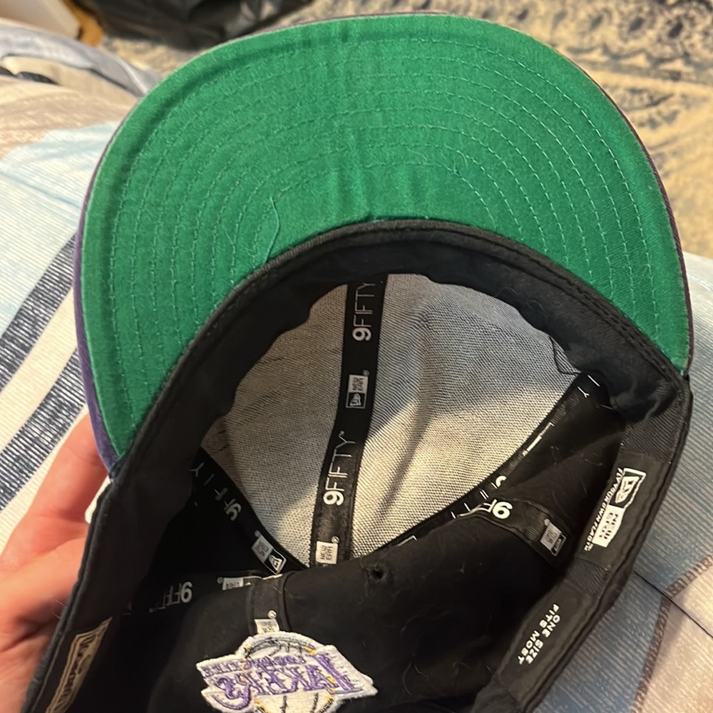 Lakers hat - Picture 3 of 3